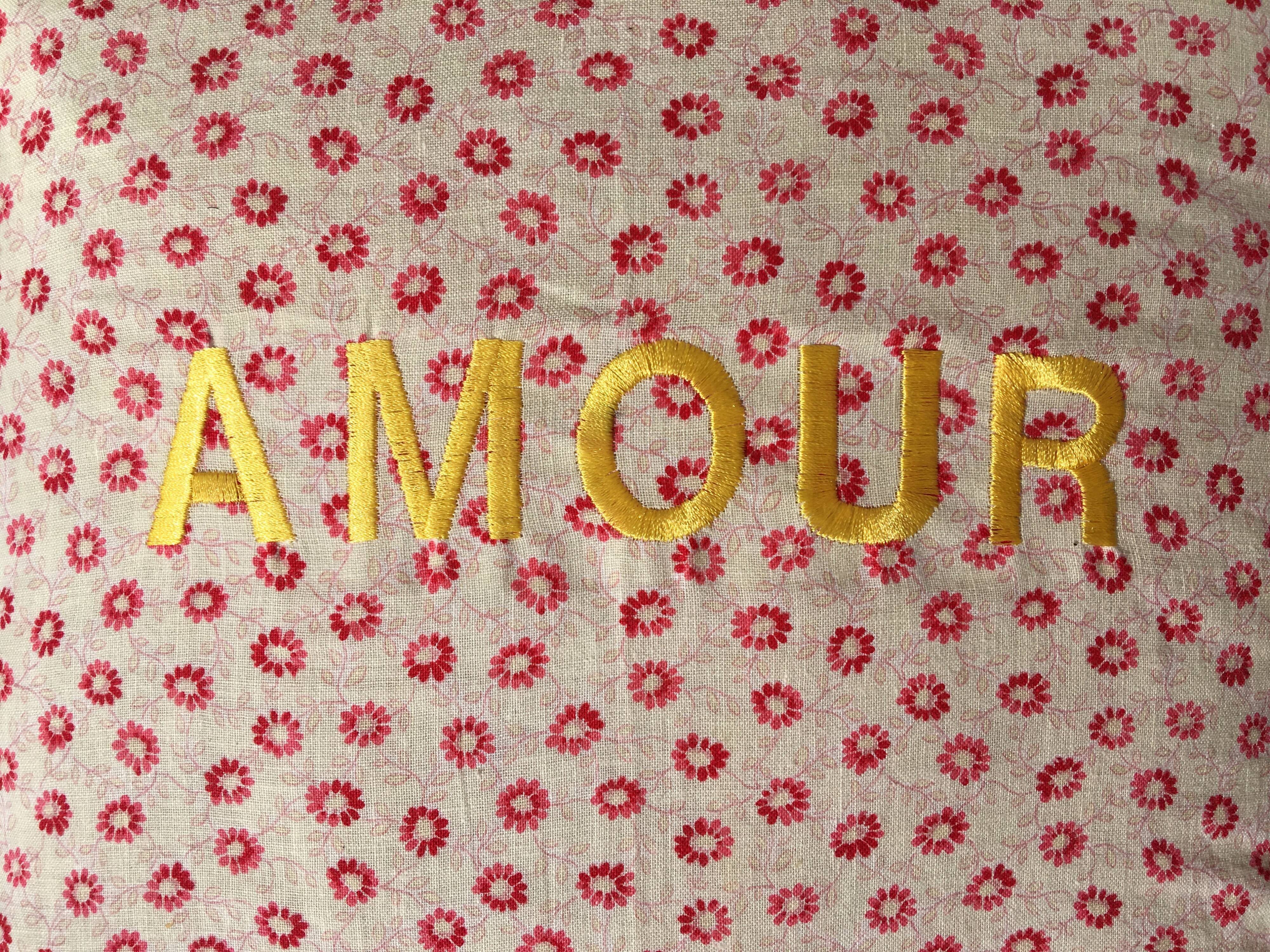 Housse de coussin en tissu vintage brodé