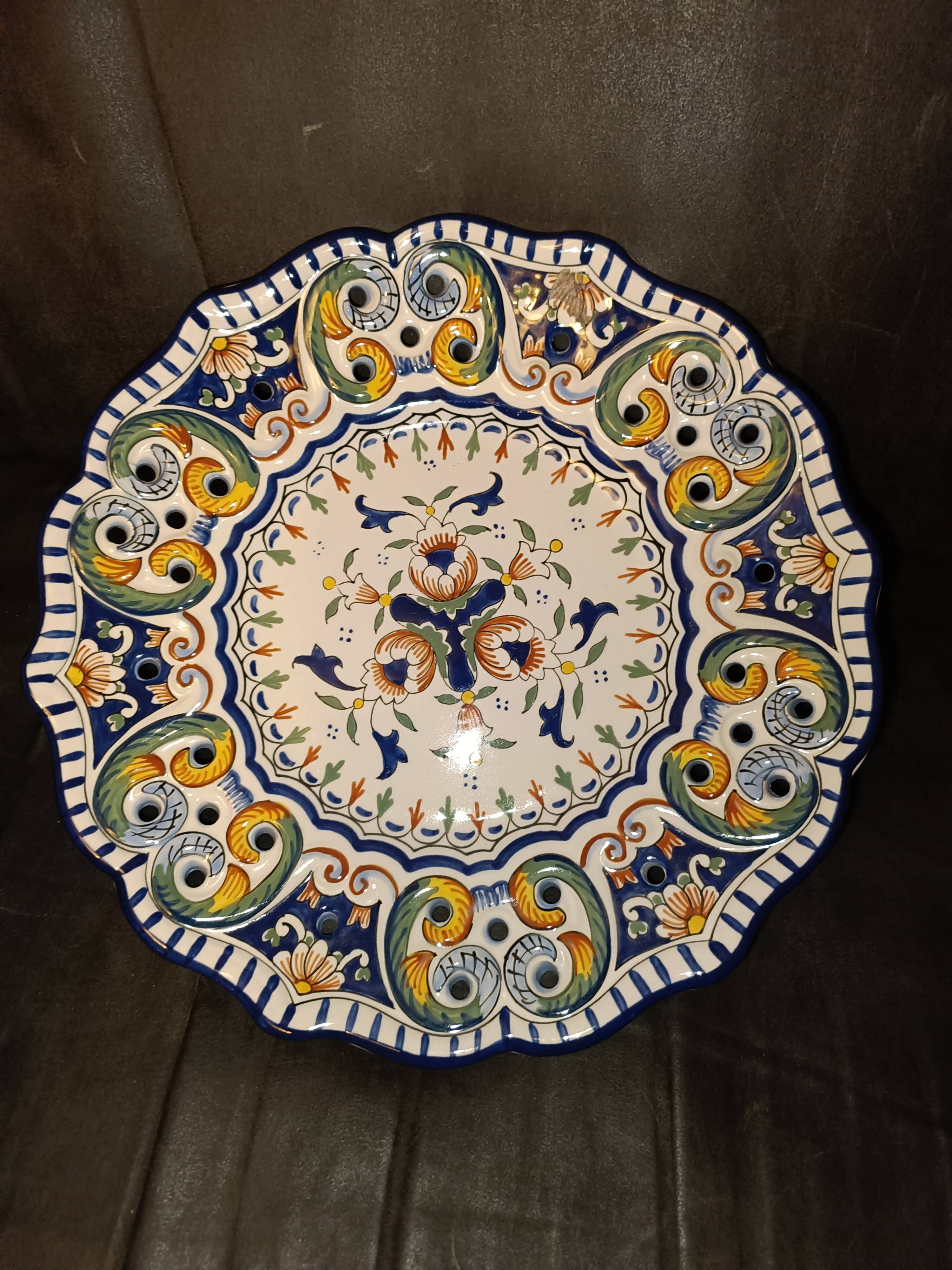 Assiette en faïence de Desvres