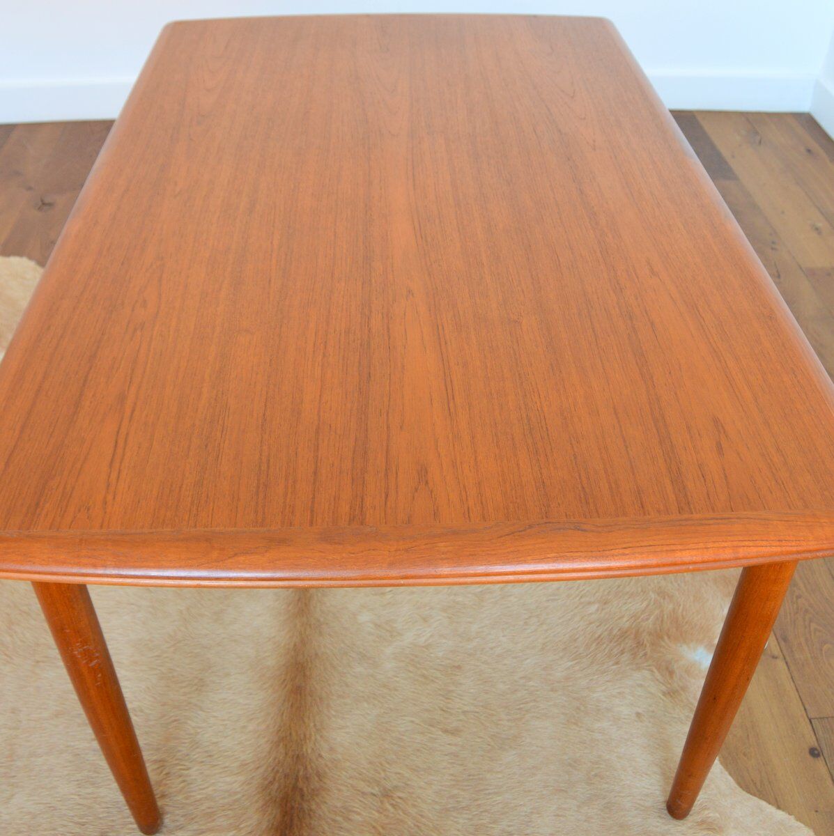 Scandinavian dining table with 1960s extensions (6 to 12 people)