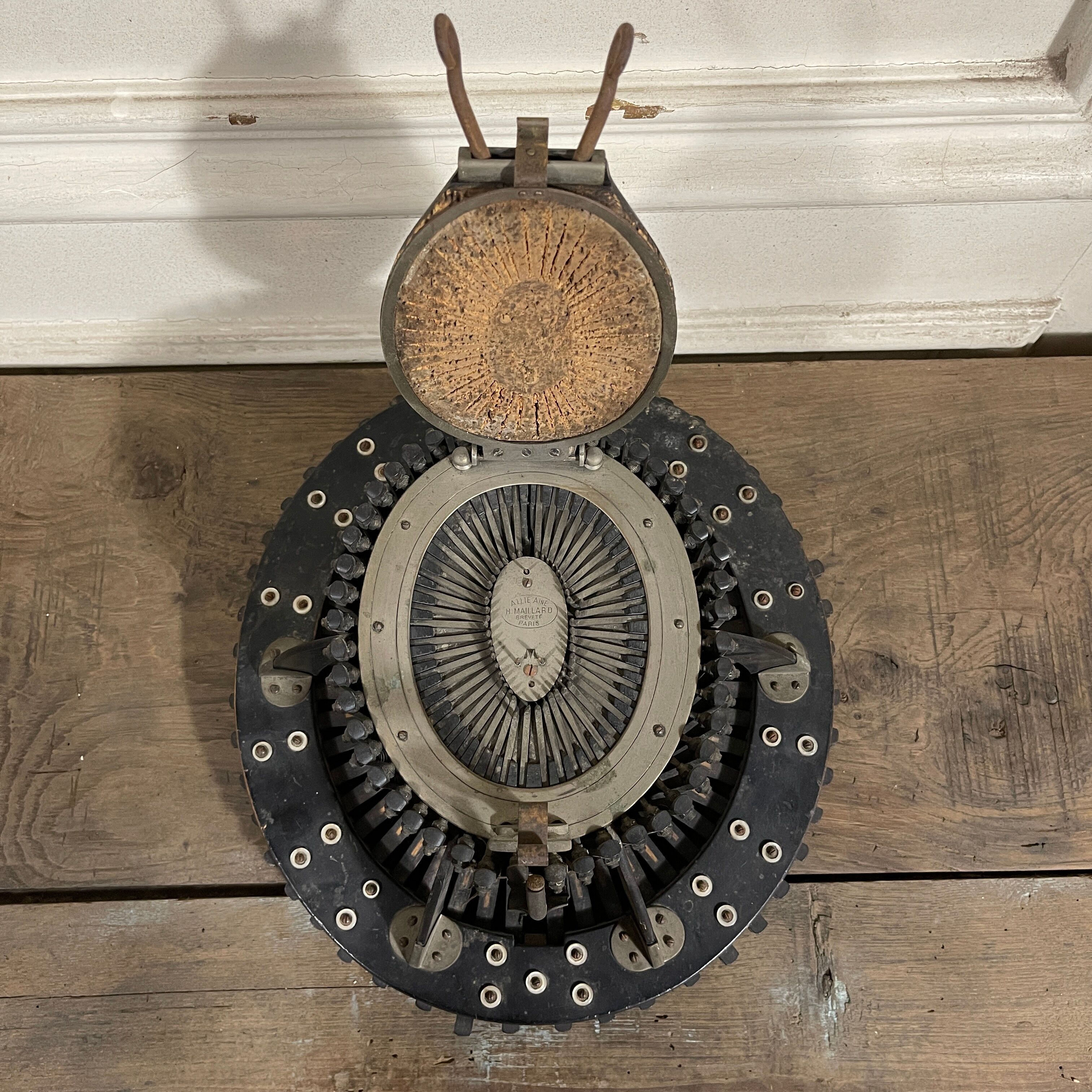 Hat conformer Allied Ainé H. Maillard hat shape