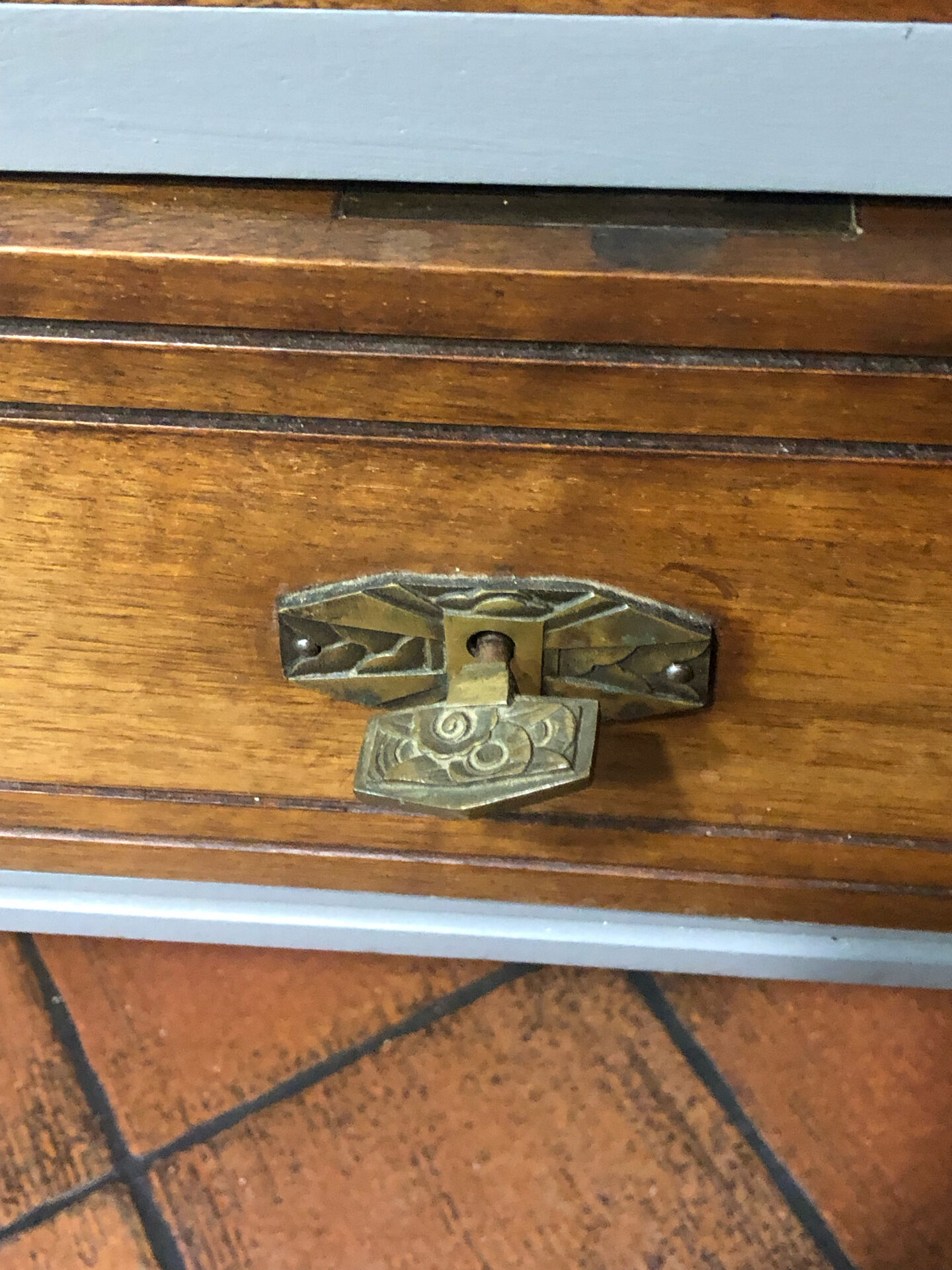 Art Deco chest of drawers