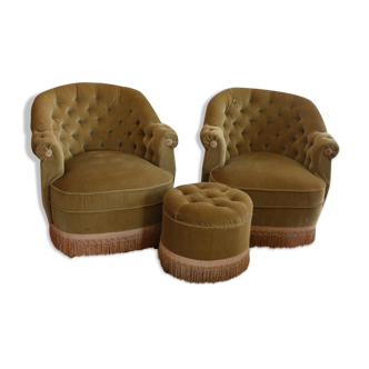 Paire de fauteuils crapauds et leur pouf vert