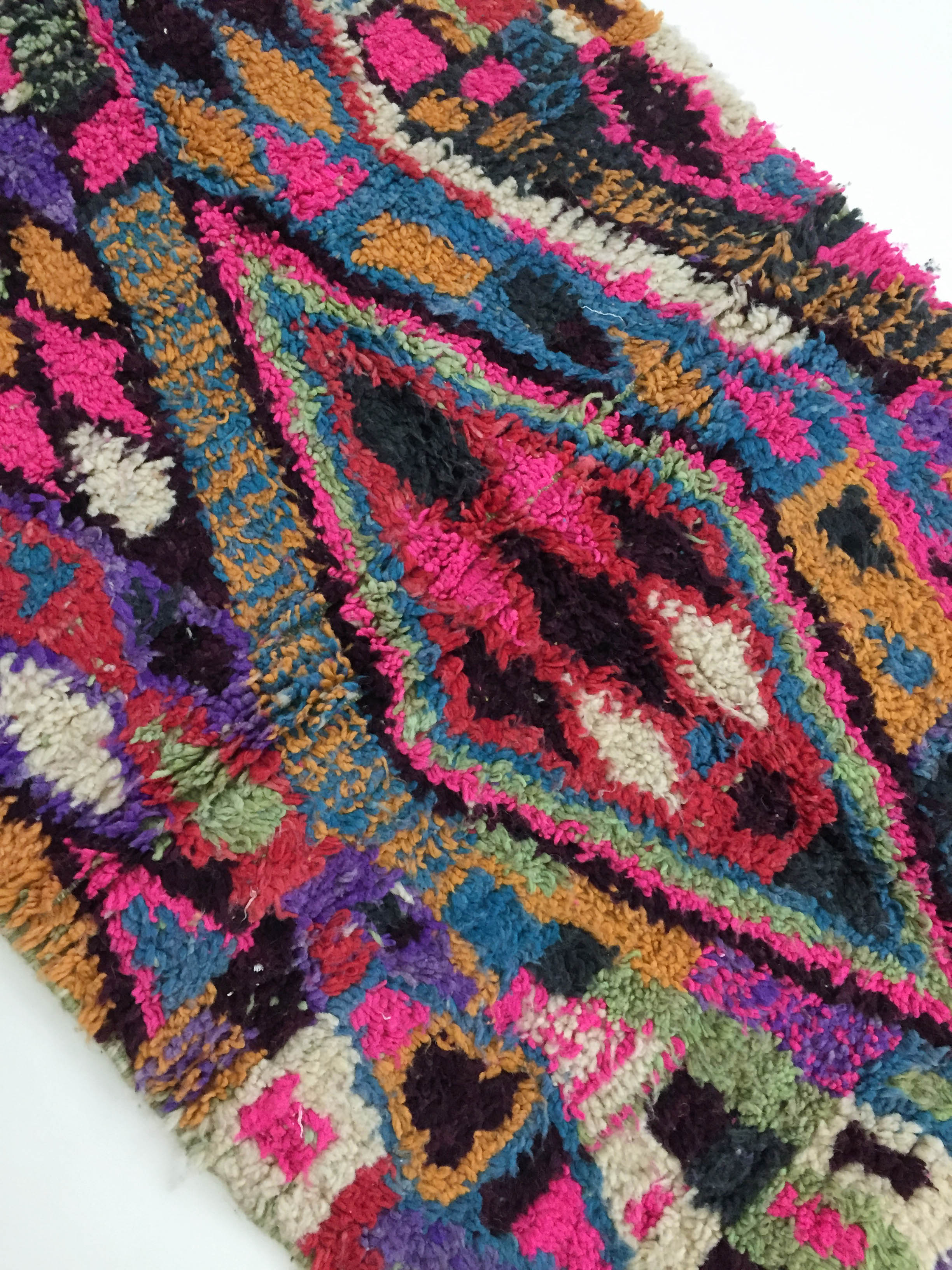 Moroccan Berber boujaad ecru carpet with colorful patterns 157x109cm