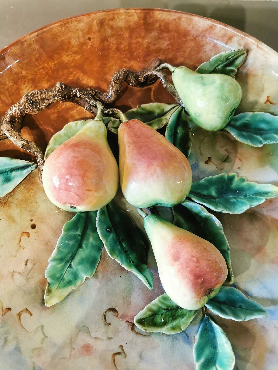 Large barbotine dish