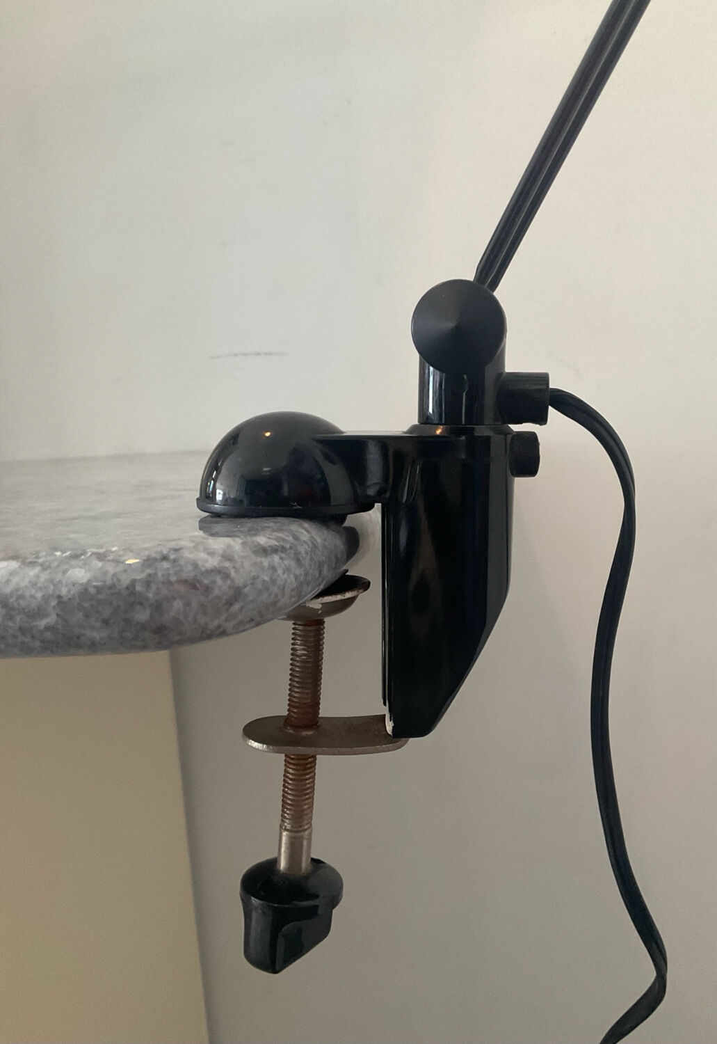 Post-Modern articulated lamp in Memphis style from the 1980s.