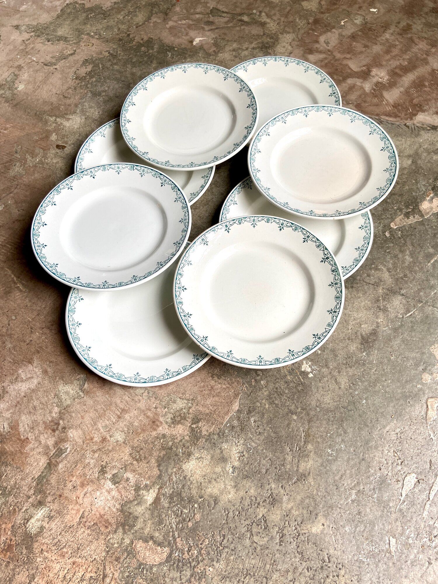 8 flat plates St Amand & Hamage in iron earth