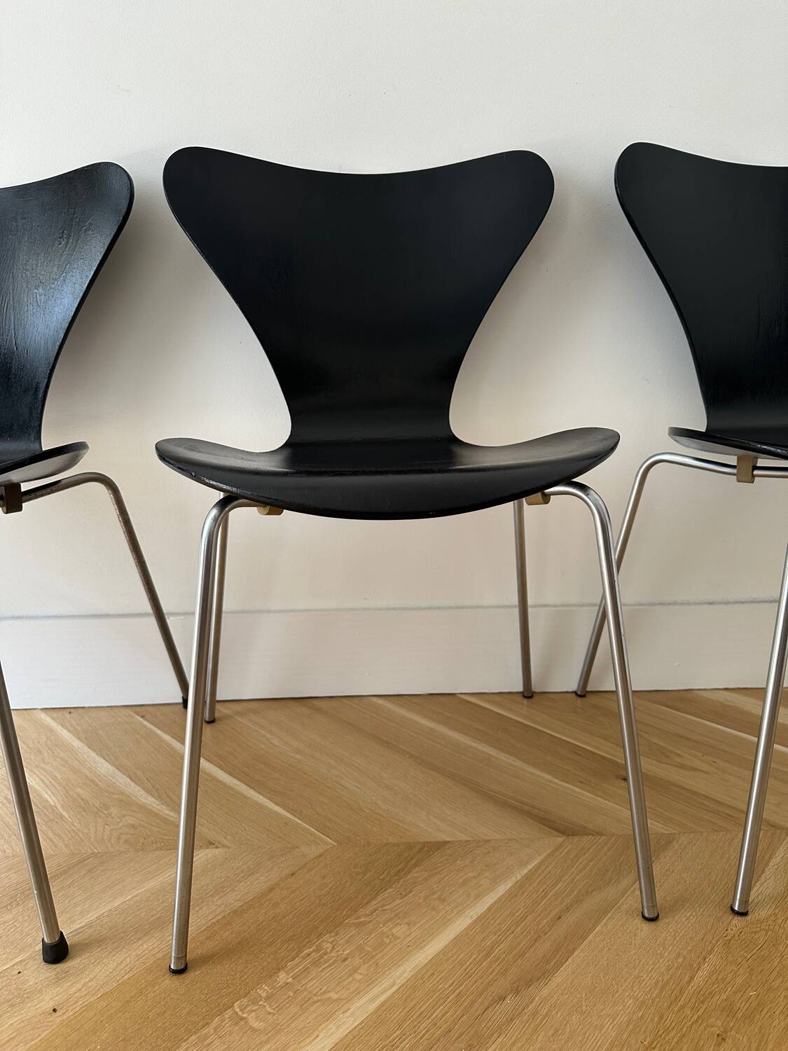 3 Arne Jacobsen Series 7 chairs