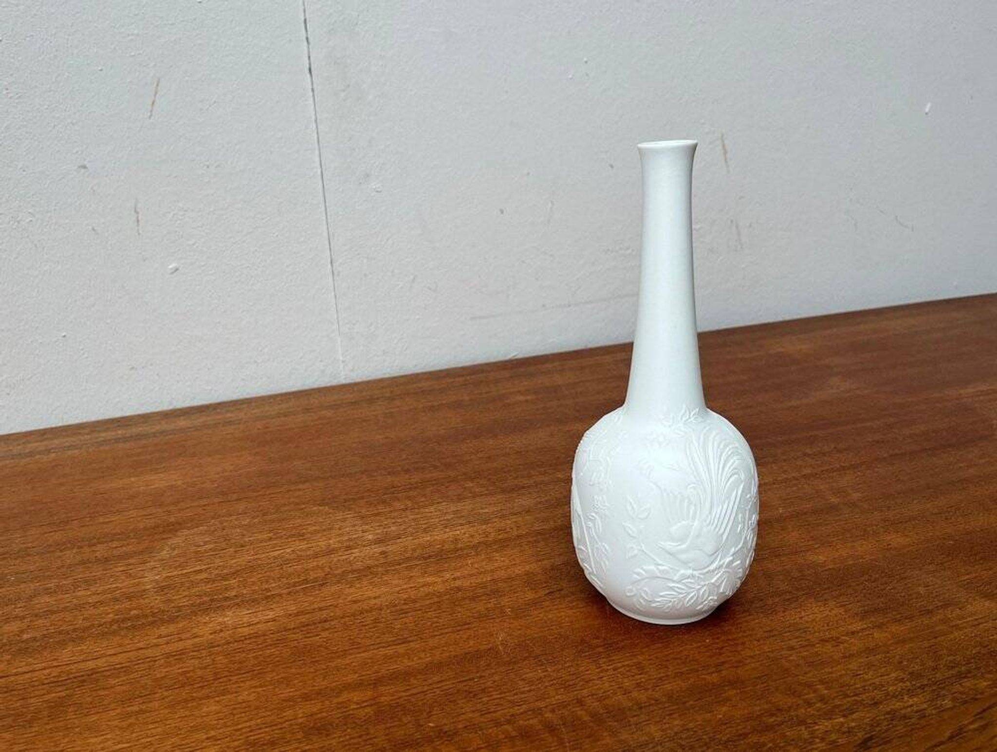 German white porcelain vase from the mid-century with bird motif by Kaiser, 1960s.
