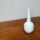 German white porcelain vase from the mid-century with bird motif by Kaiser, 1960s.