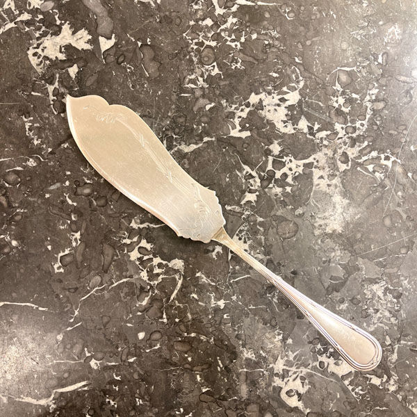 Pie shovel, silver metal, ribbon model