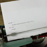 Typewriter Olivetti lettéra 32