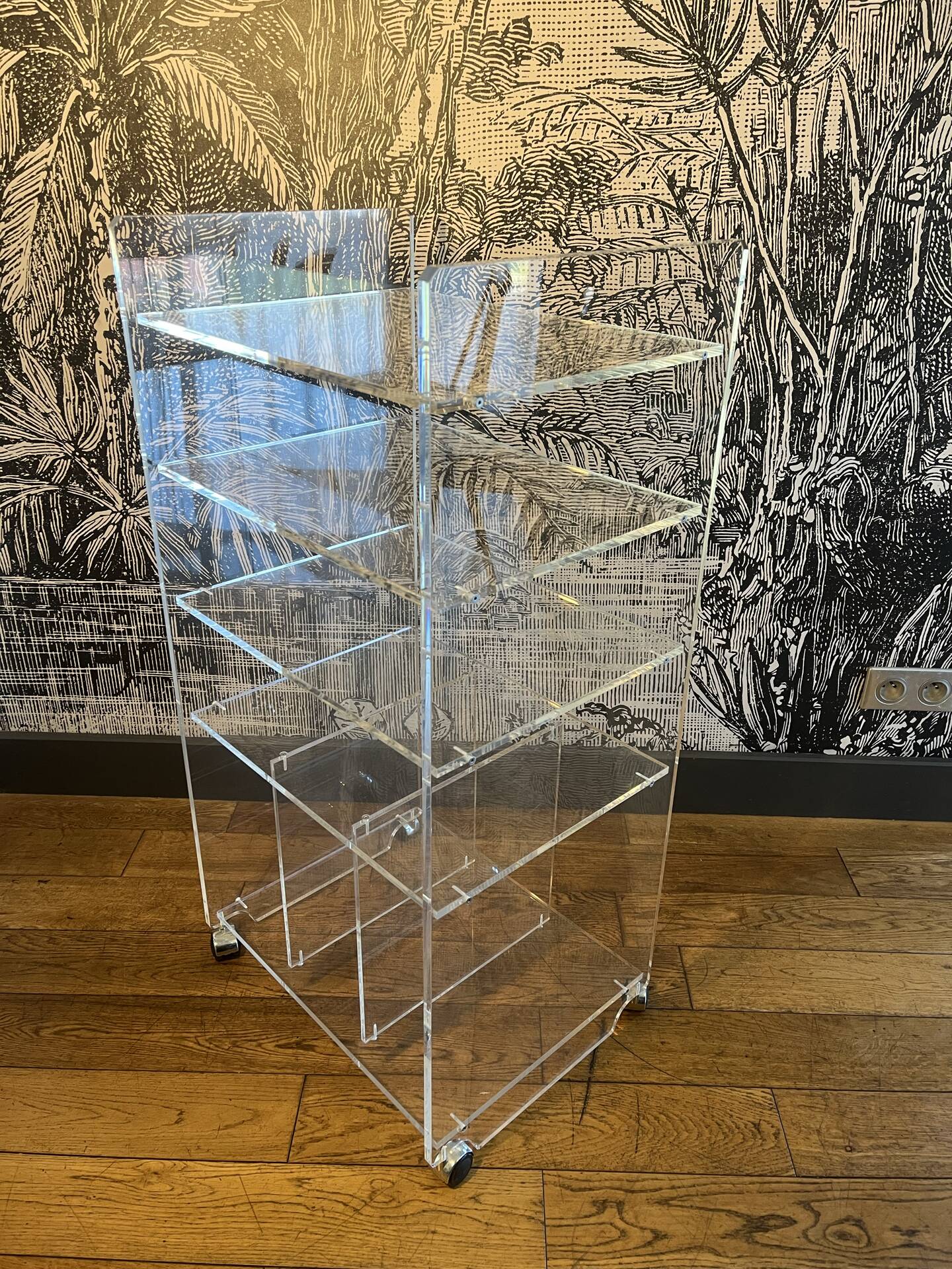 Hi-fi furniture in plexiglass