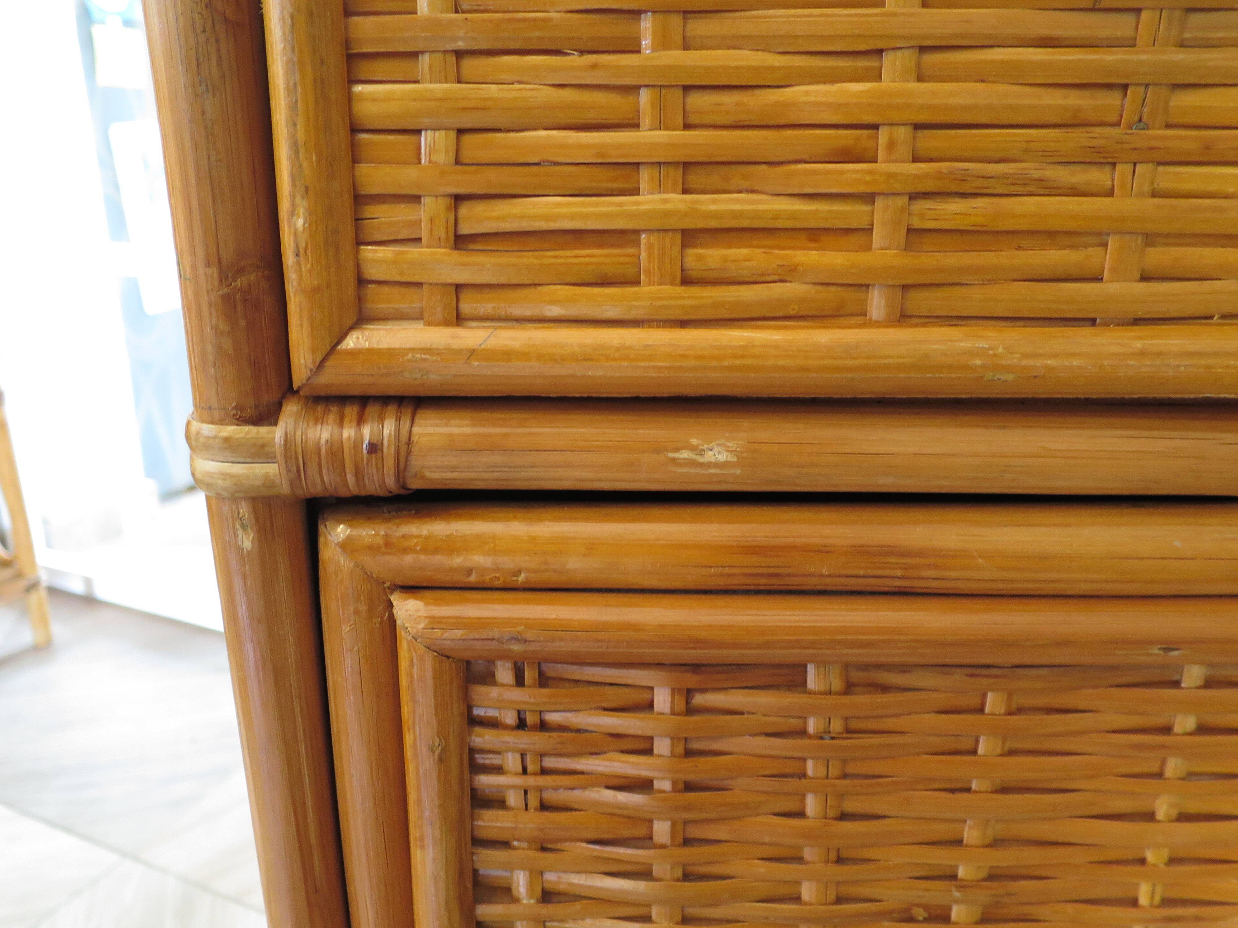 Storage column, wooden bookshelf and woven rattan.
