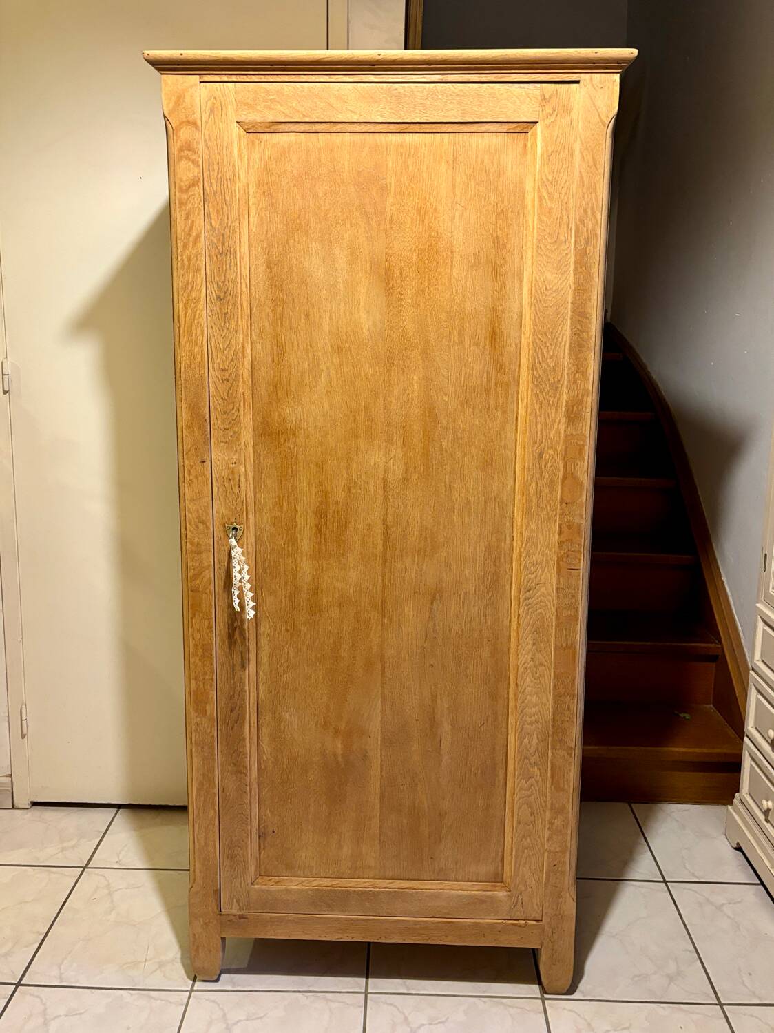 Armoire parisien en bois brut
