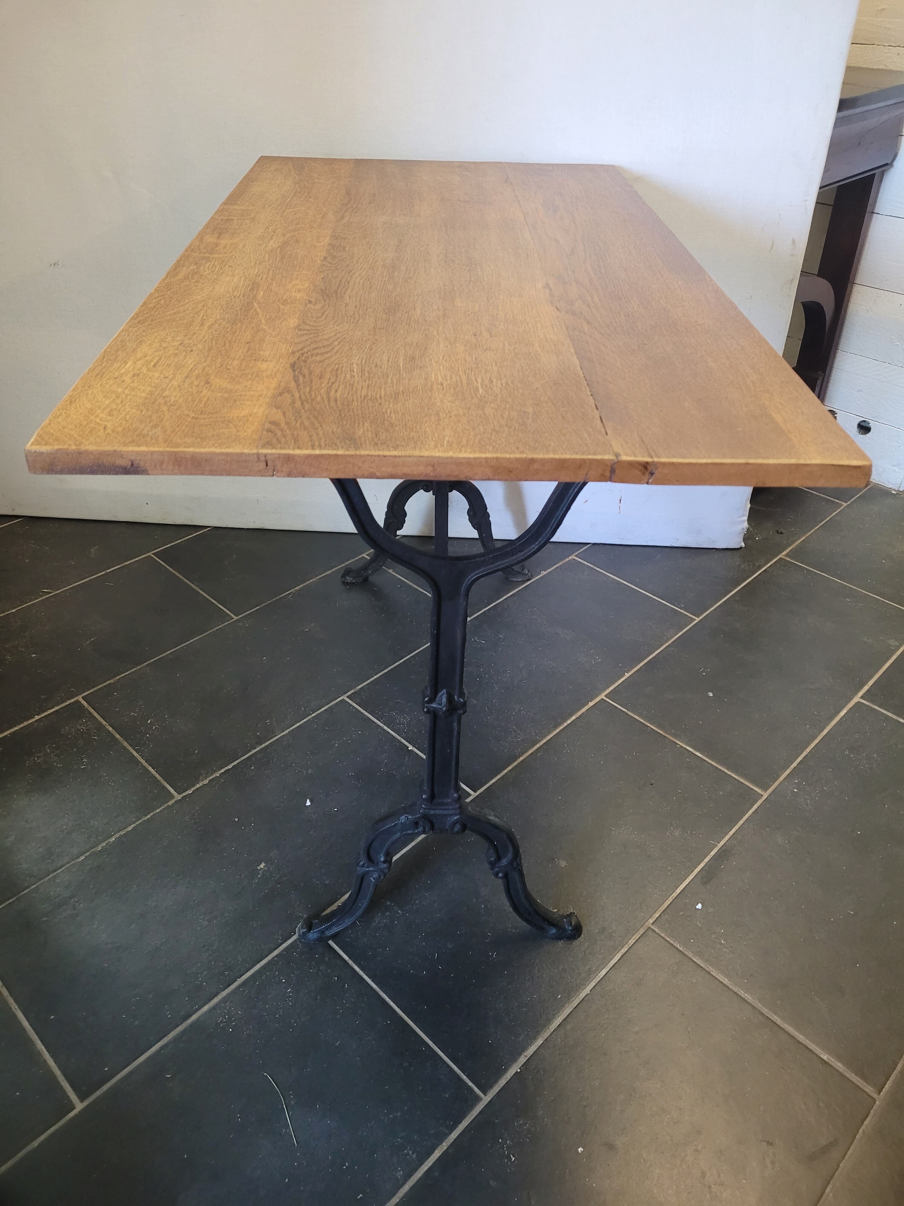 Table bistrot piètement fonte dessus en chêne