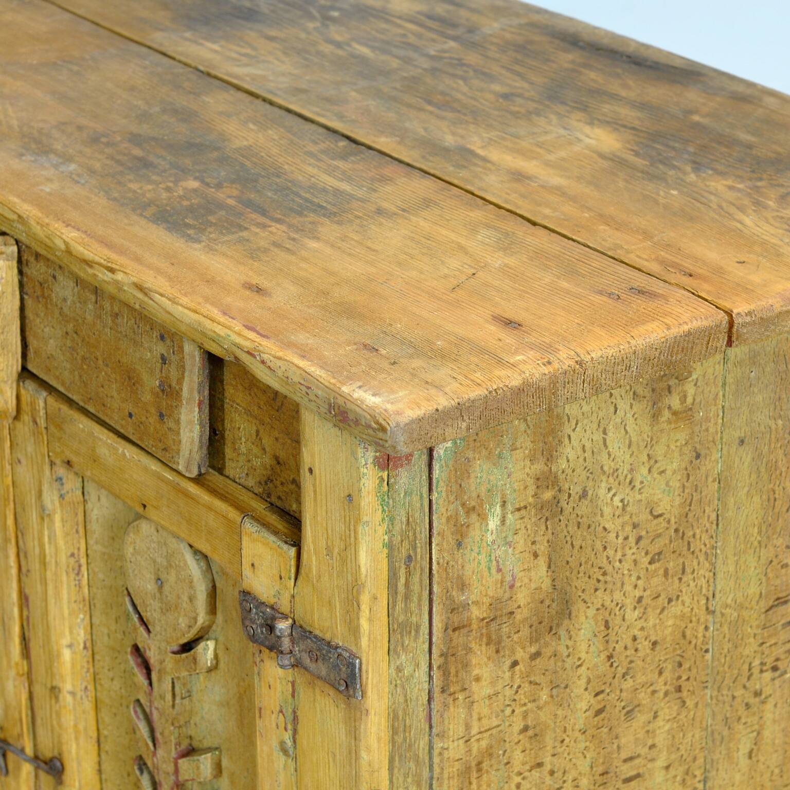 Cabinet d'art populaire, vers 1880