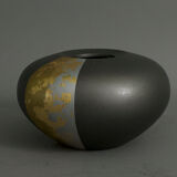 Japanese vase in copper and gold leaf