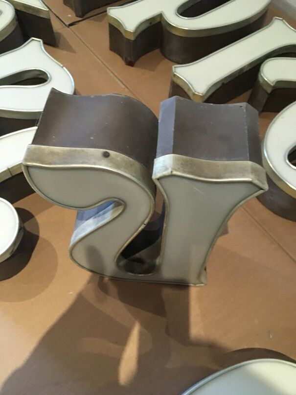 Lot of 18 aluminum sign letters