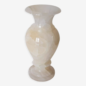 Vase en albâtre