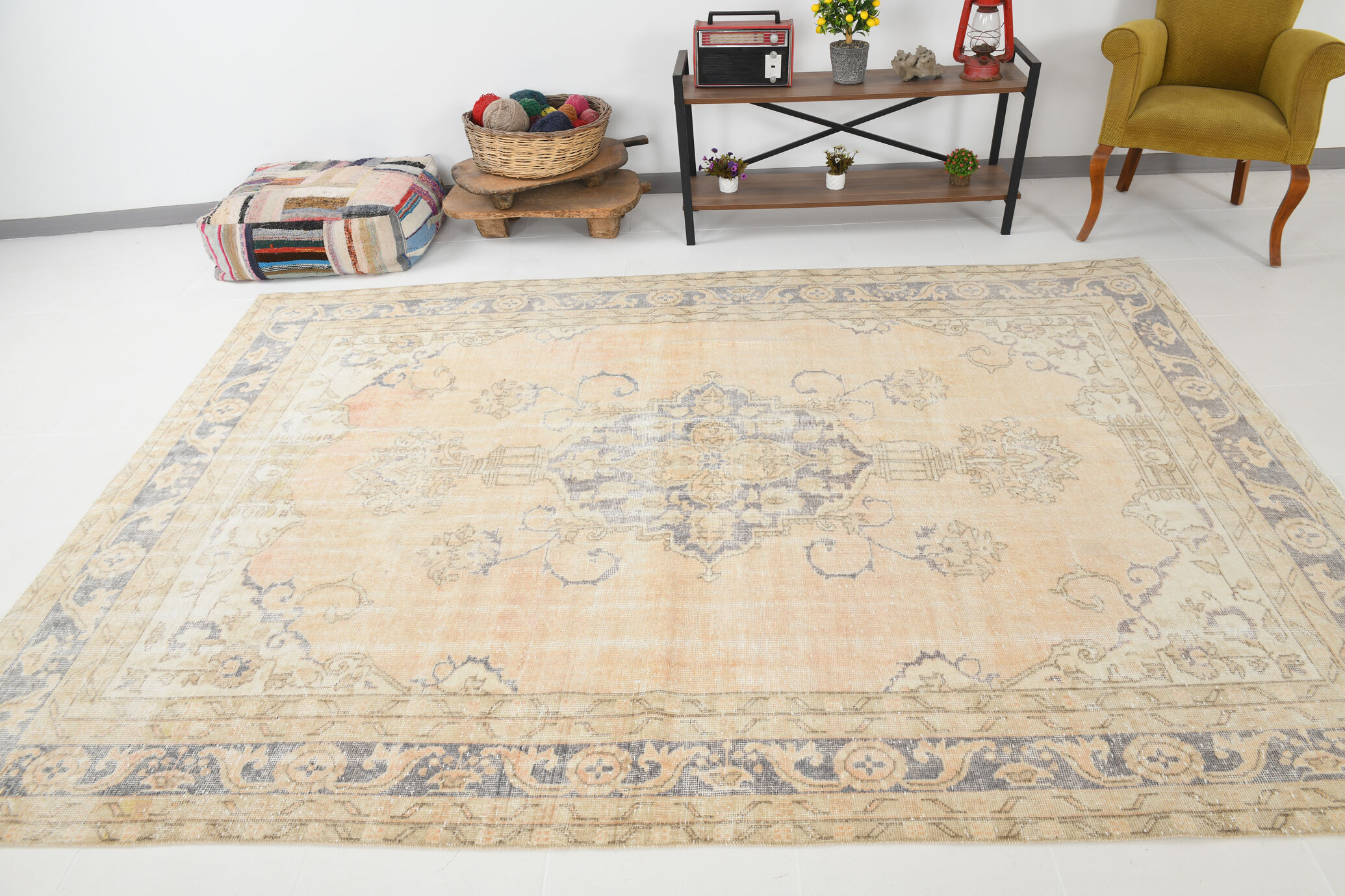 7x10 beige & navy blue vintage rug, 215x302cm
