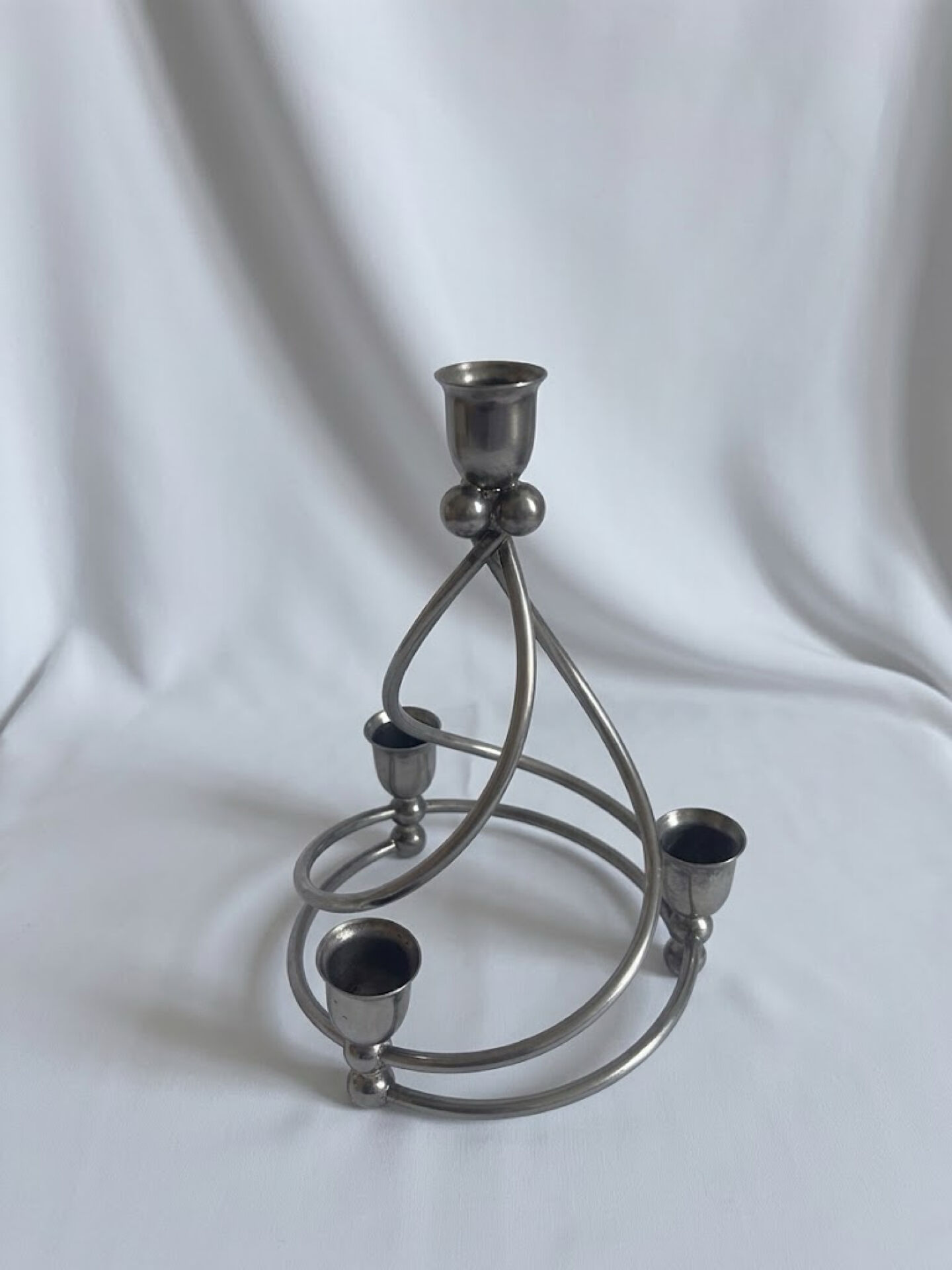 Vintage 4-light candlestick in silver-plated metal, Space Age design from the 60s.