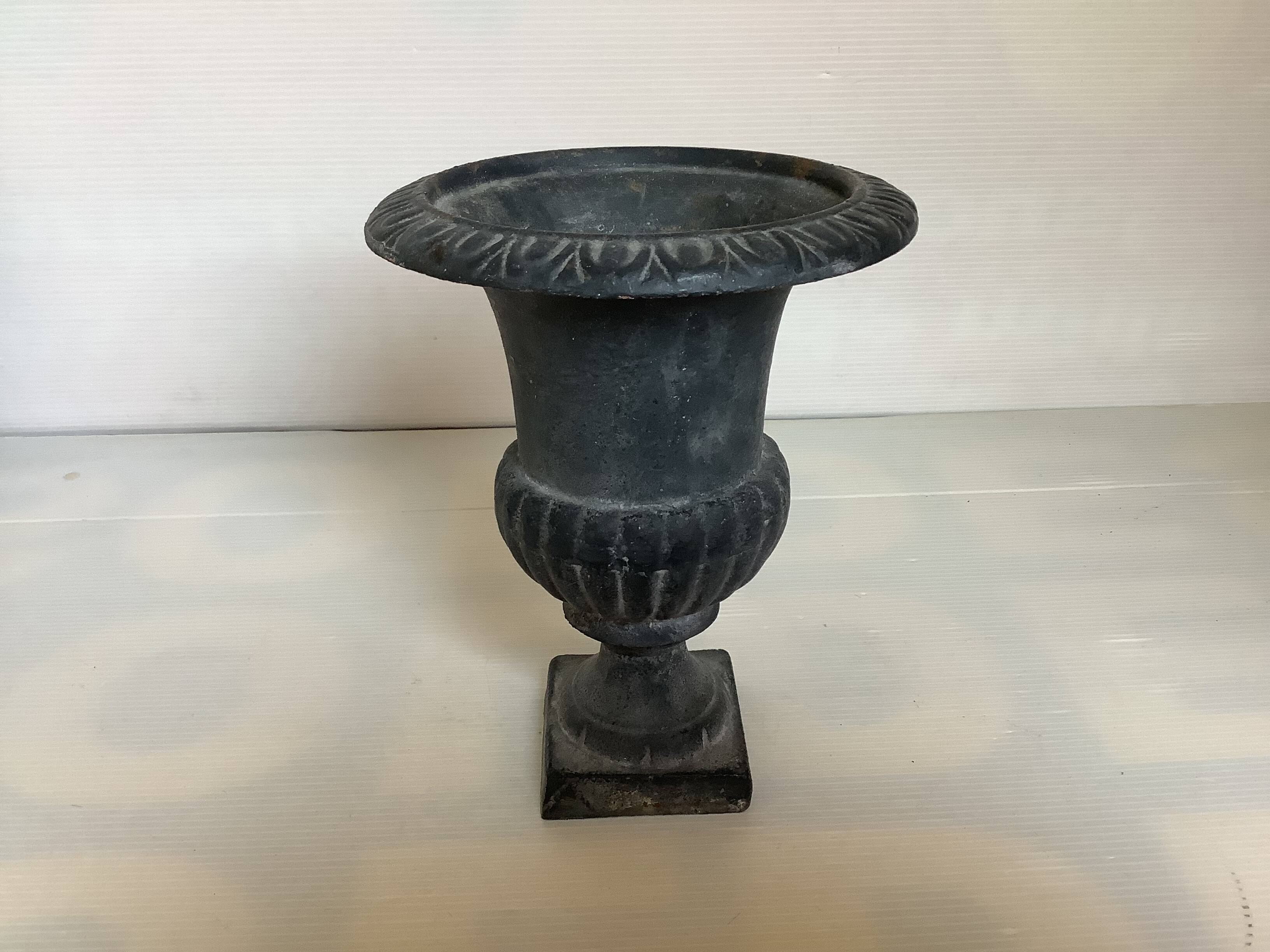 Medici cast iron planter vase