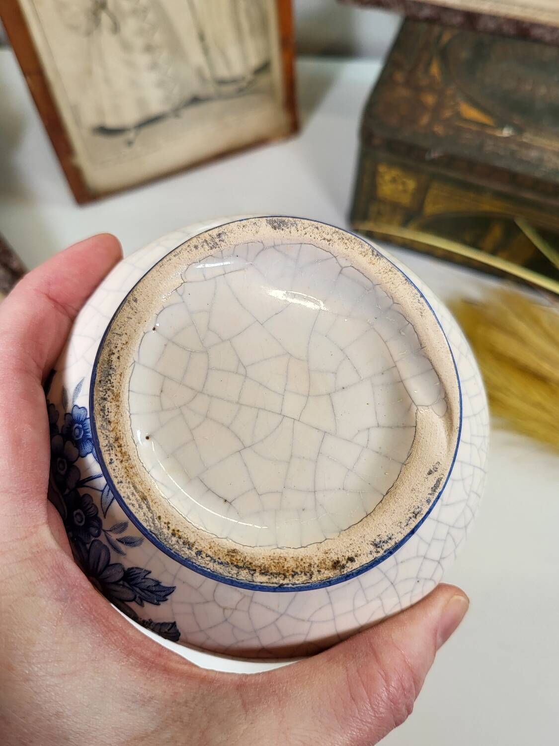 Small ceramic vase with cracked look