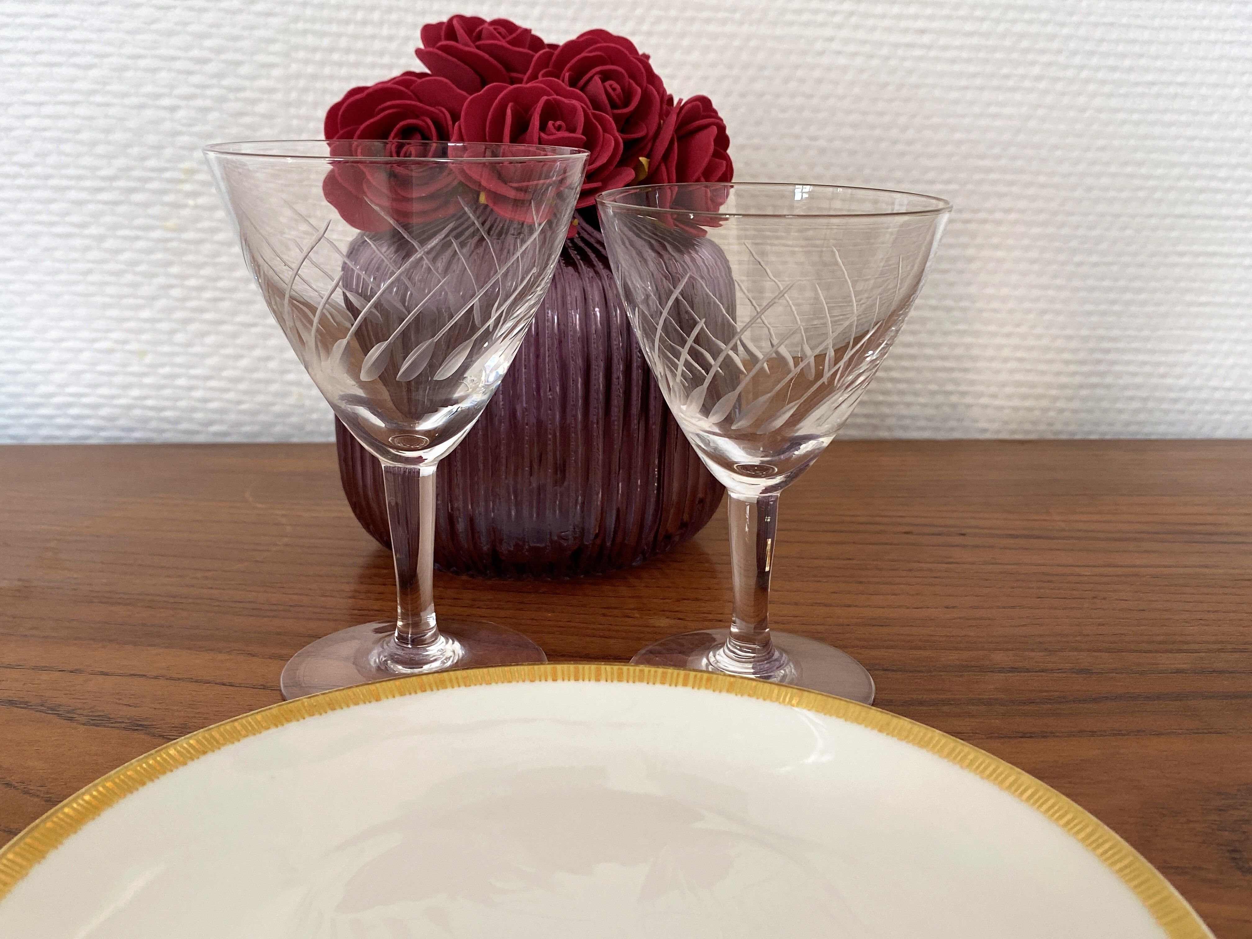 2 engraved glass wine glasses 9 cl and 6 cl