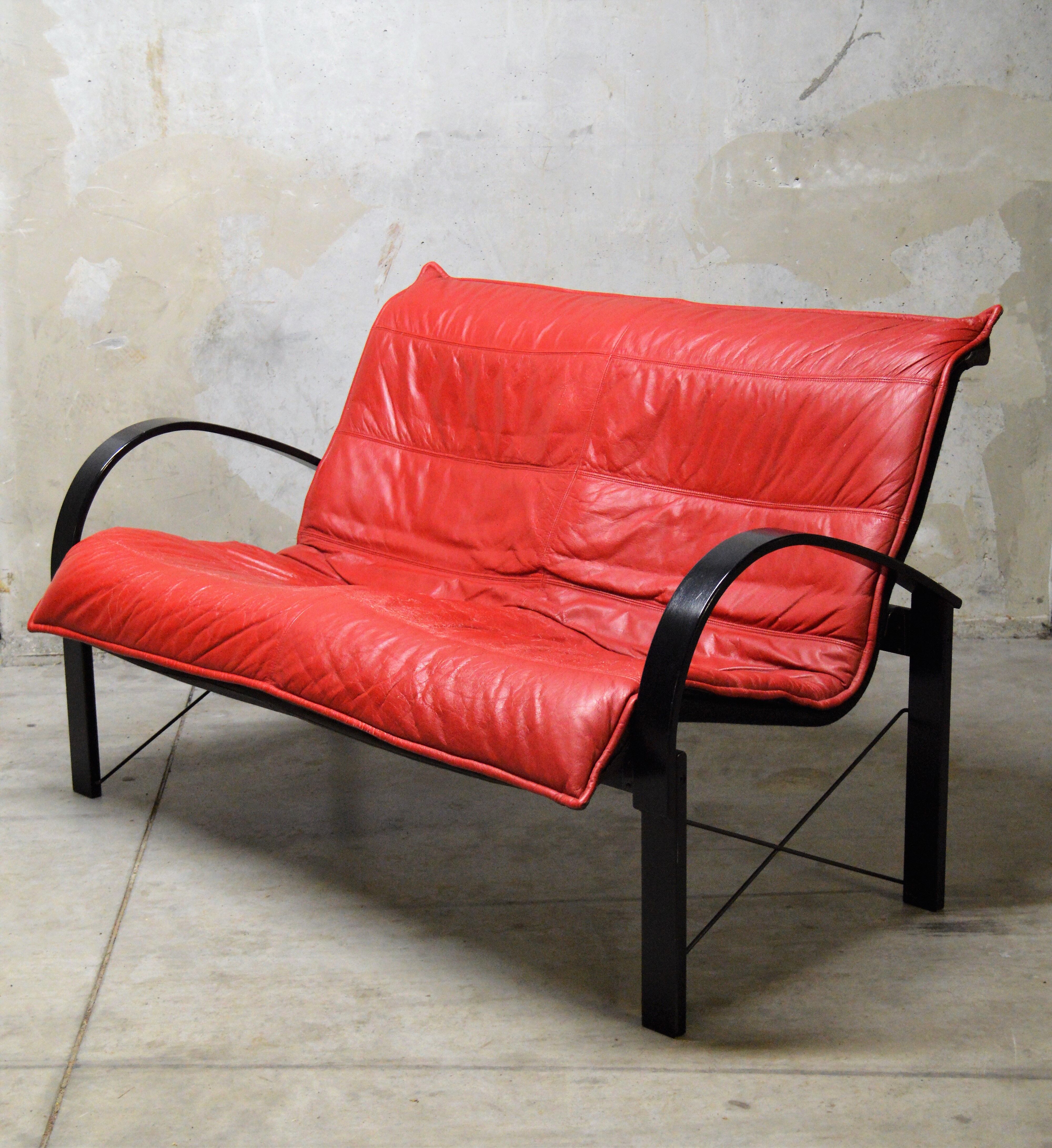 Vintage design sofa from the 80s/90s in leather