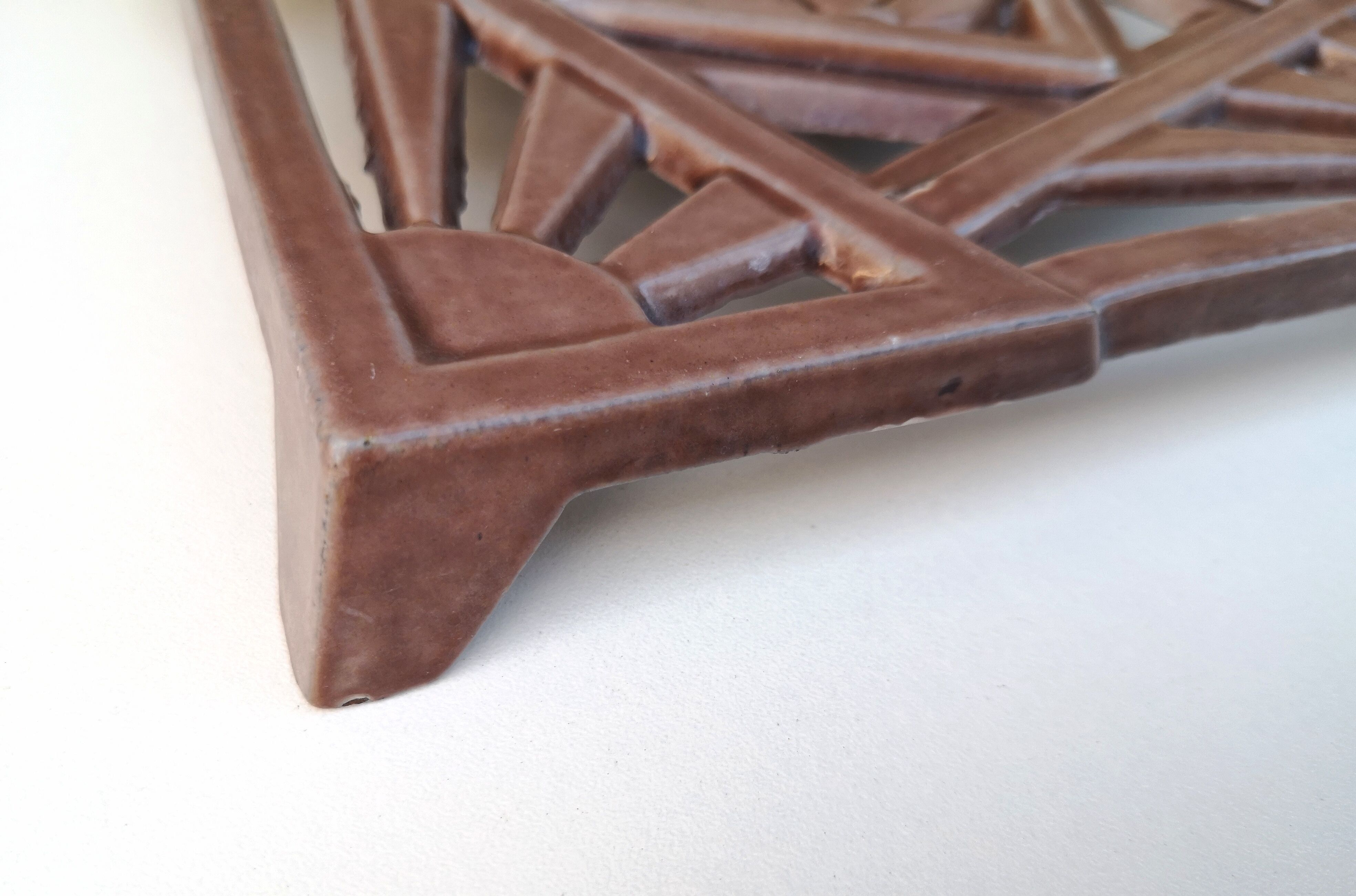 Art Deco trivia in enamelled cast iron