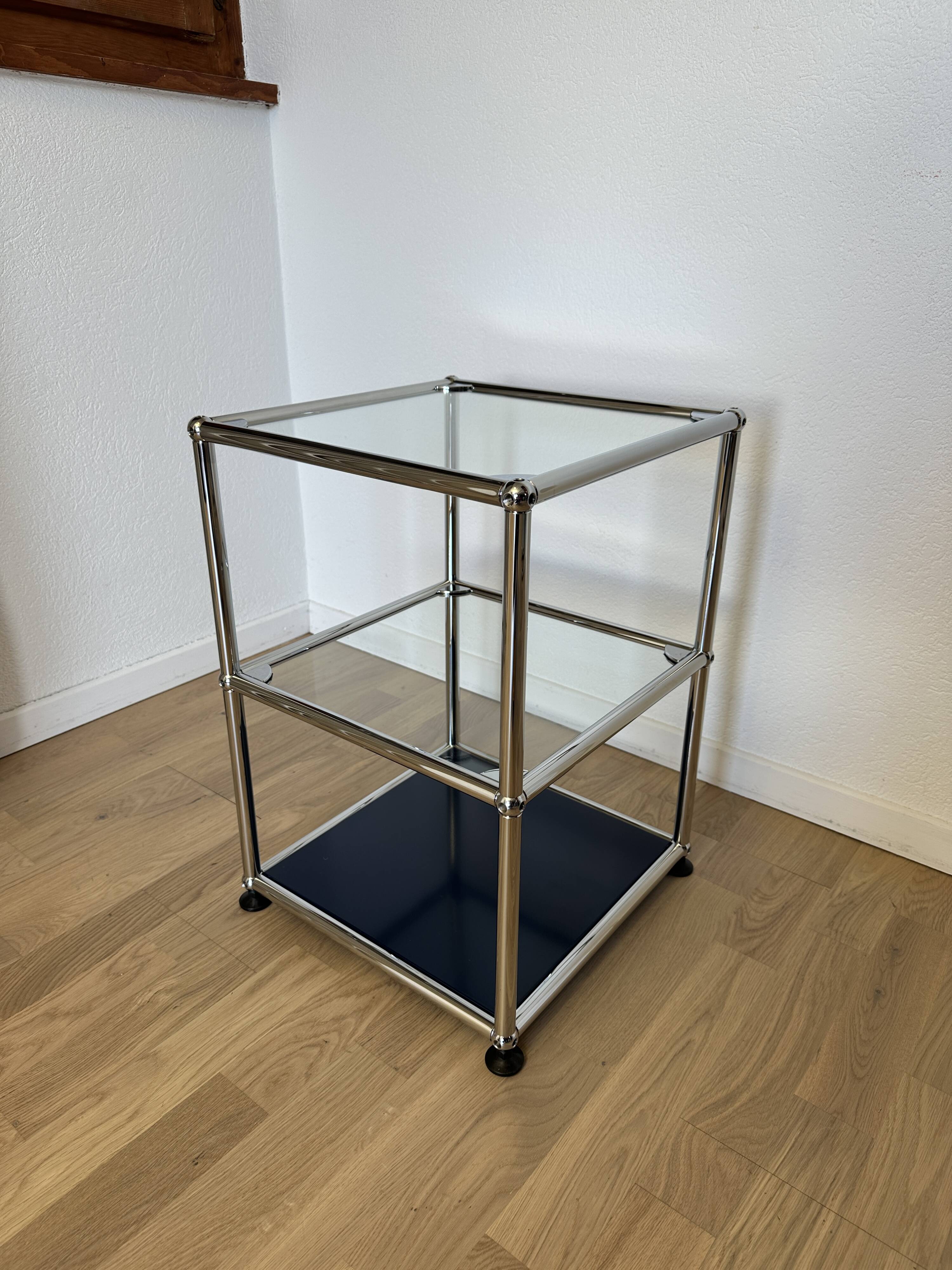 USM Haller side table in glass and Steel Blue