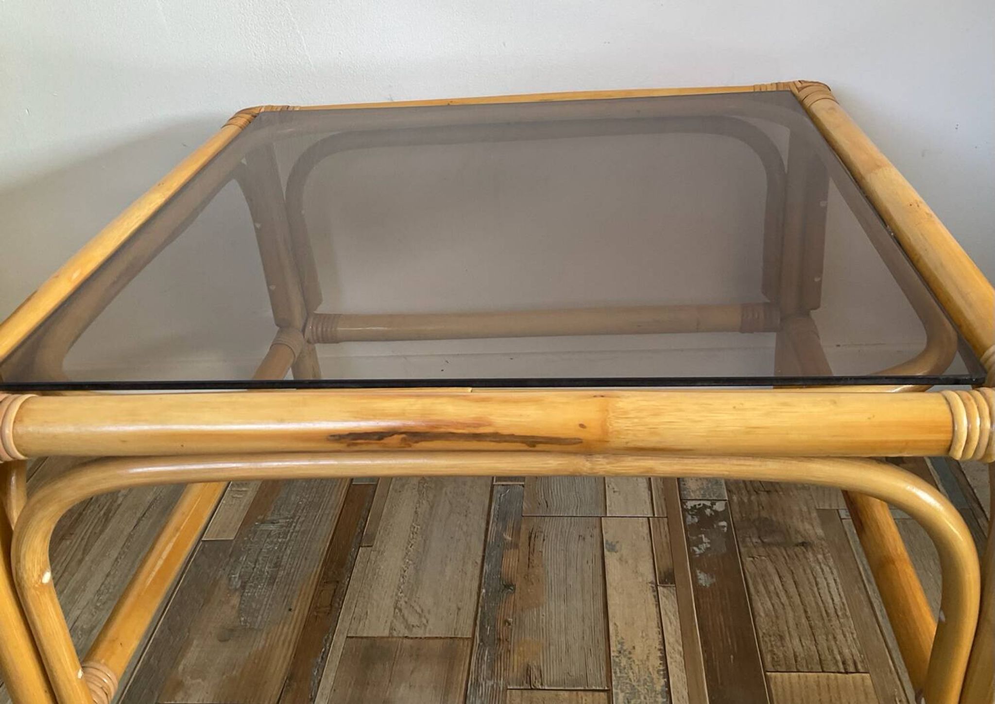 Tabb bo le basse vintage en rotin et verre fumé
