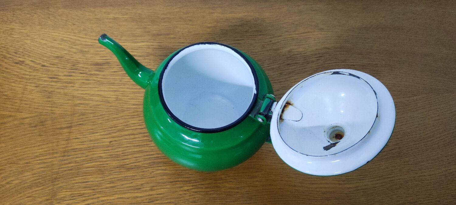 Enamel teapot