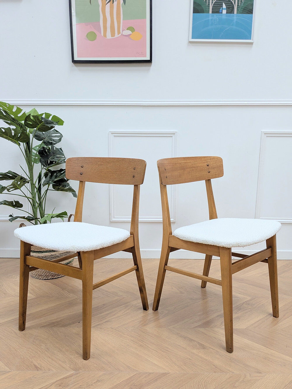 Set of 2 vintage chairs