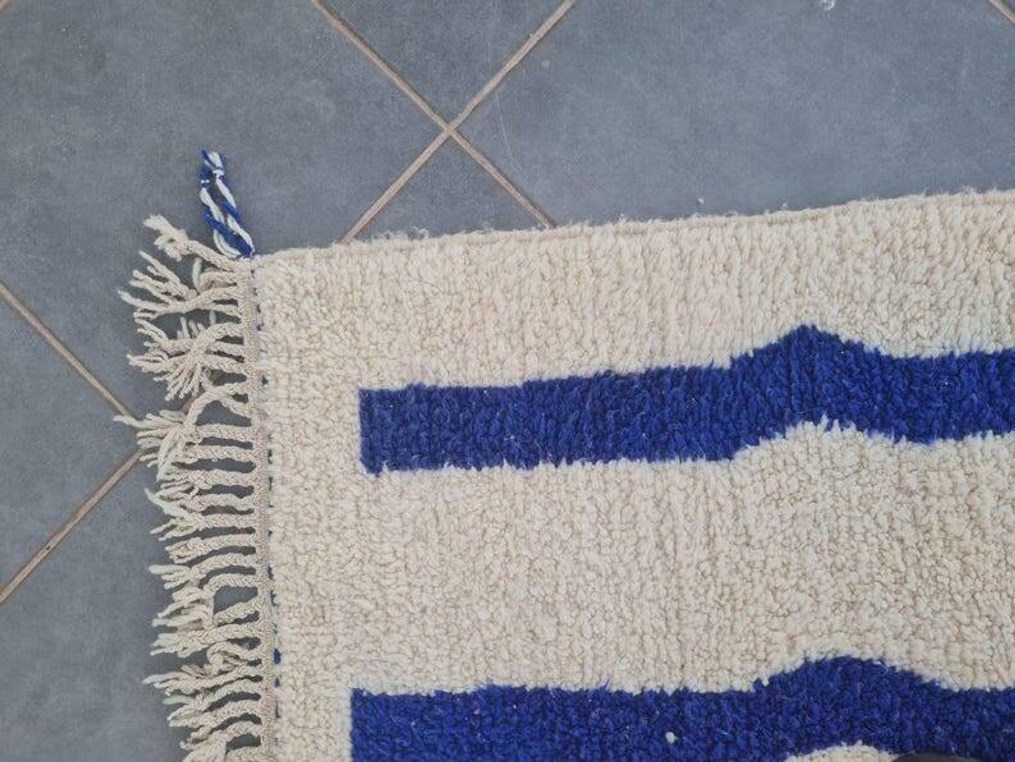 Wool rug 300cm x 200cm