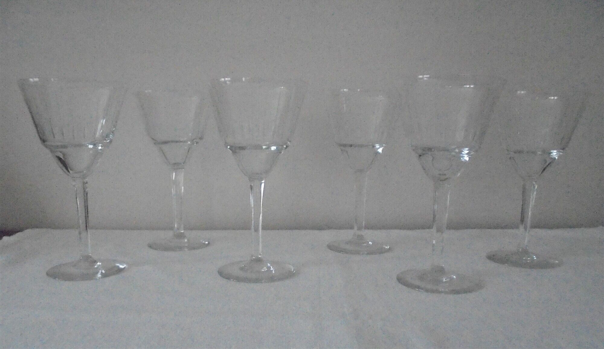 Lot B 6 glasses of chiseled crystal wine Height 15.5 cm Diameter edge sup. 8 cm
