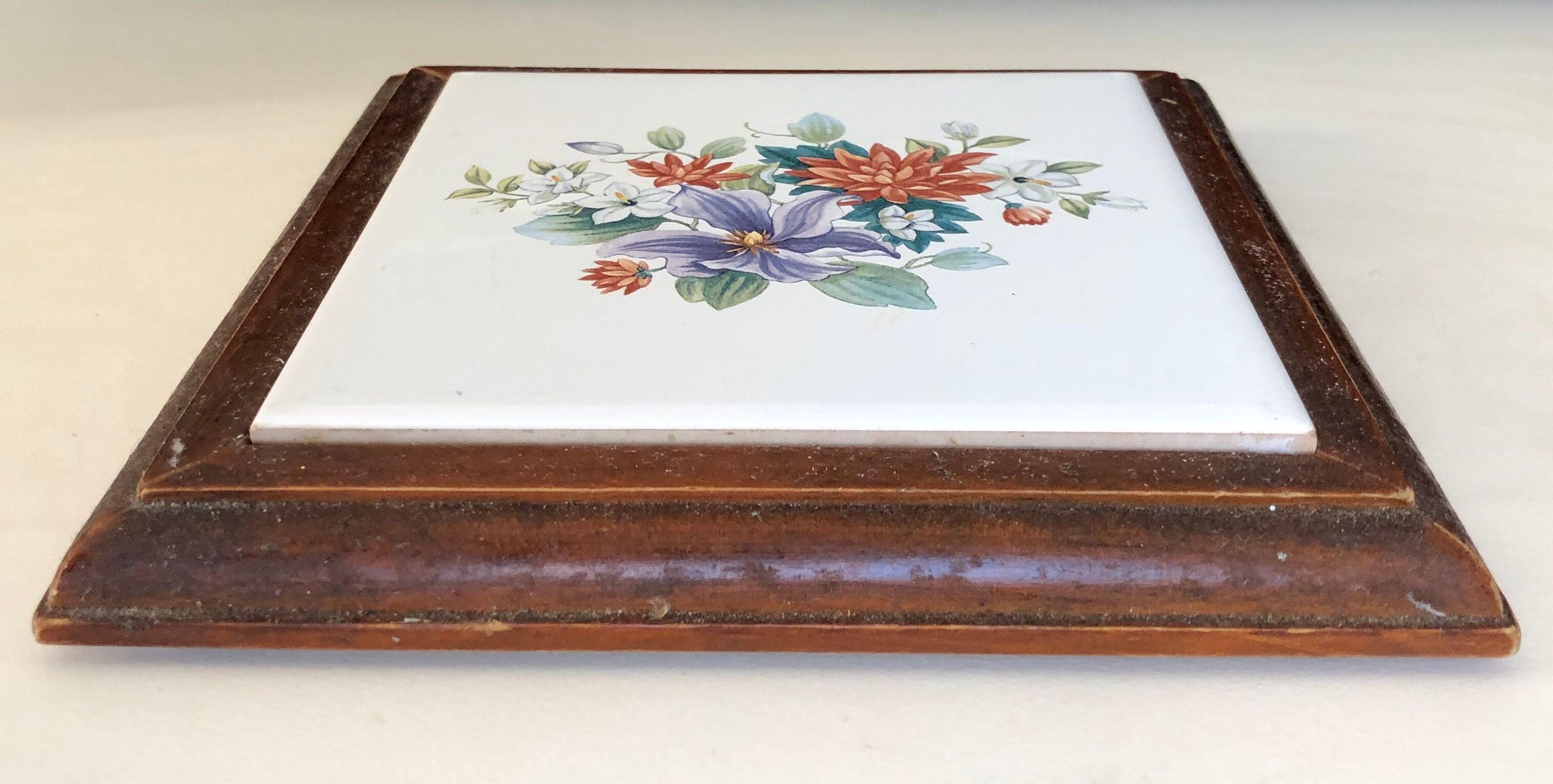 Under the plate in earthenware