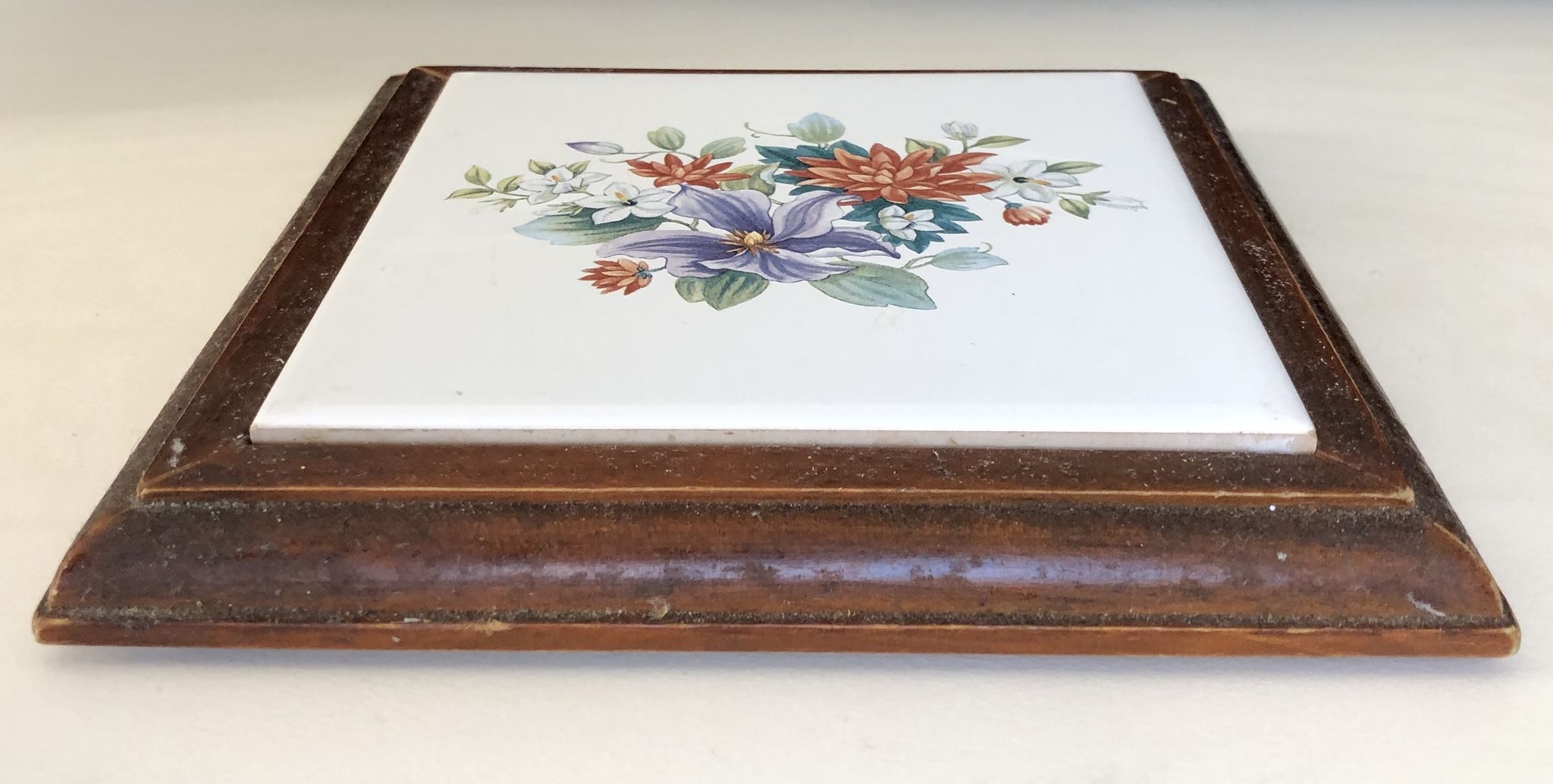 Under the plate in earthenware