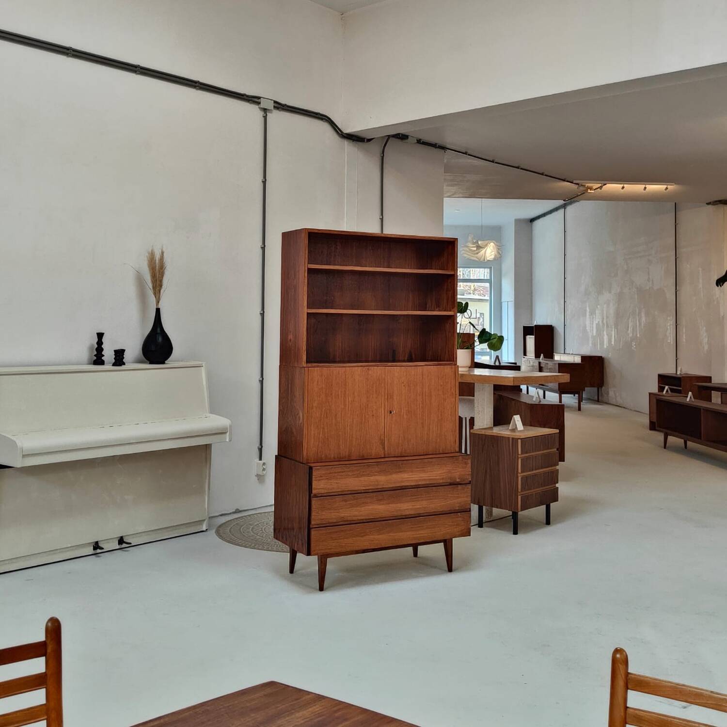 Mid-century upper table