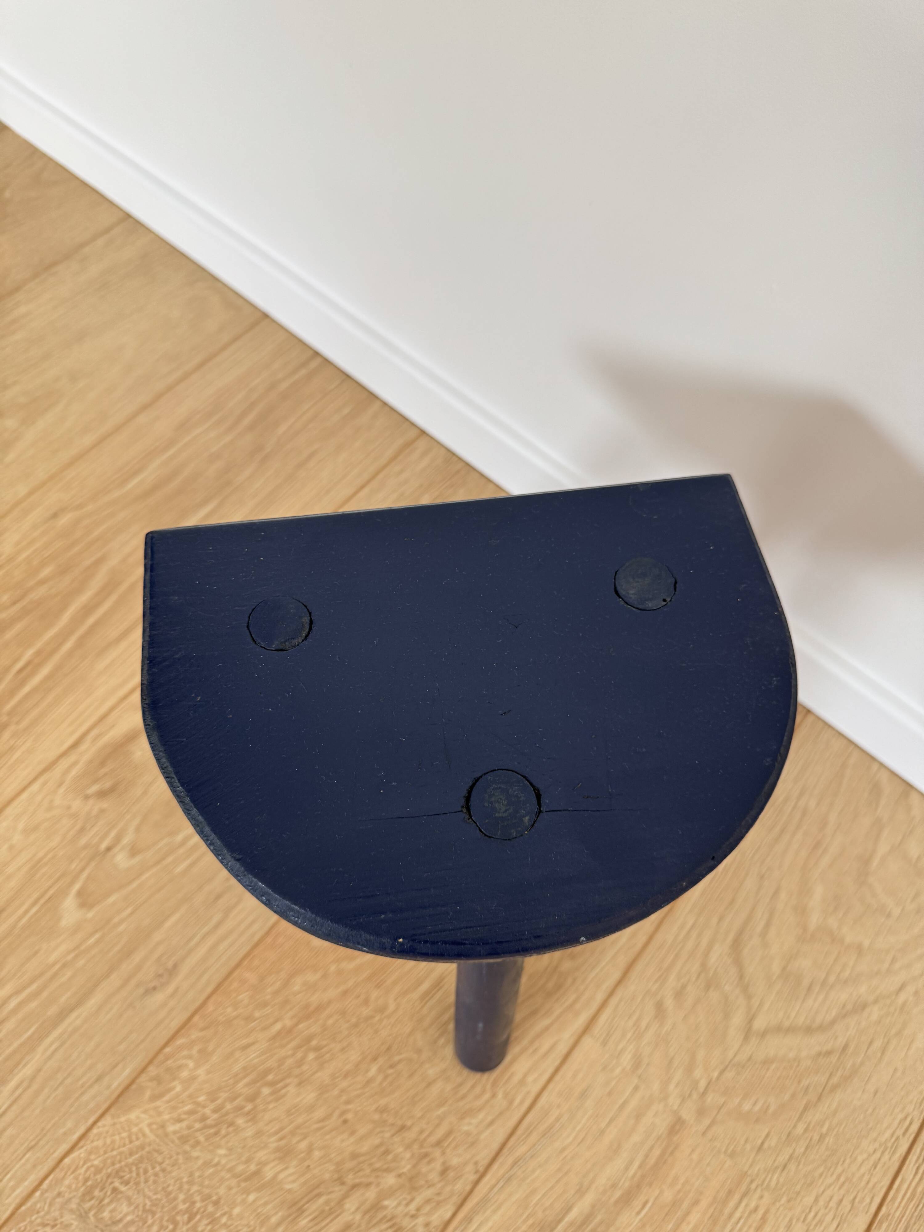 Antique cowherd plant stool / milking / close navy blue tripod