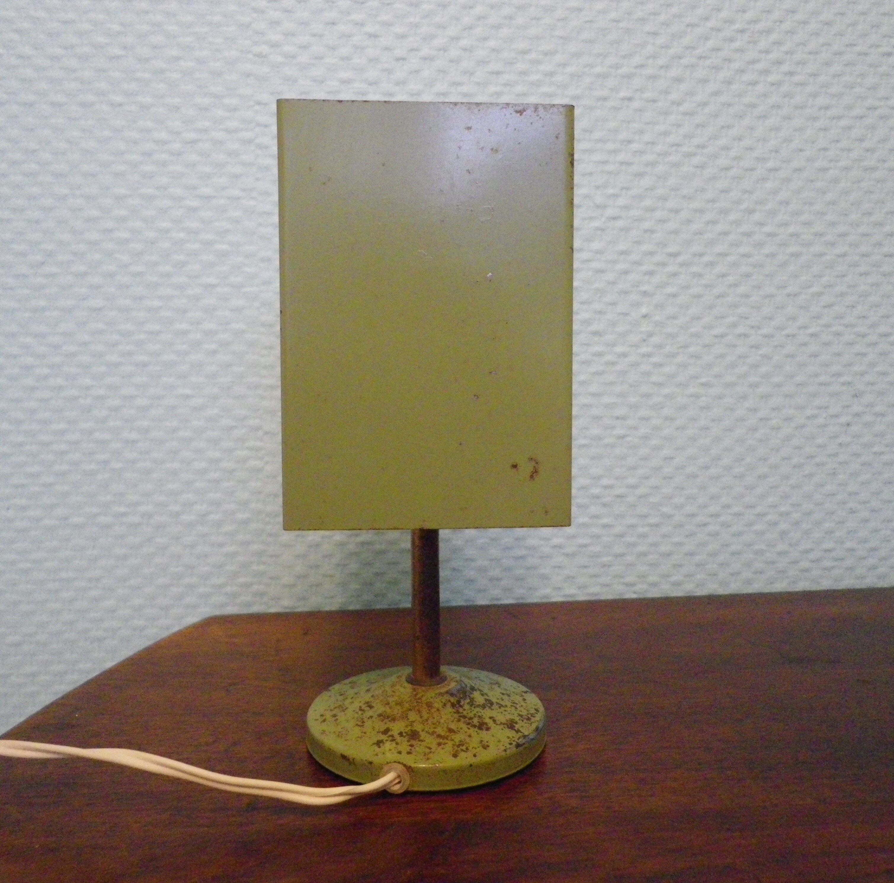 Lampe à poser, en métal et pvc, années 40/50