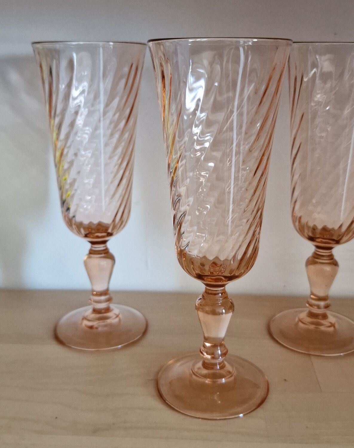 6 champagne glasses in rosaline.