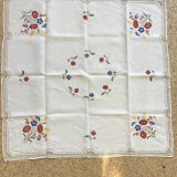 Nappe brodée vintage