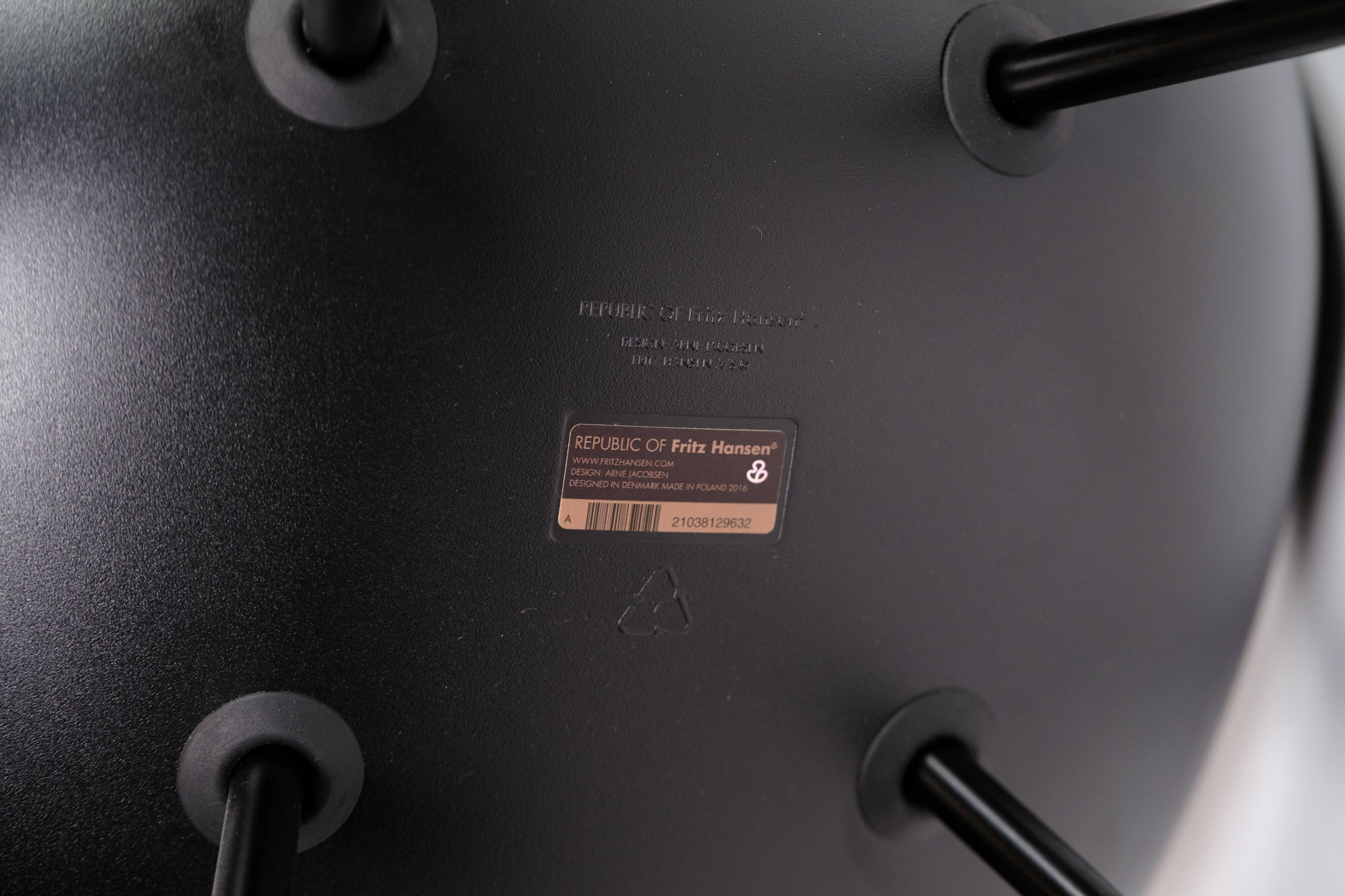 Set Of Four Dining Chairs Model 3110 Made In Black By Arne Jacobsen For Fritz Hansen From 2016s