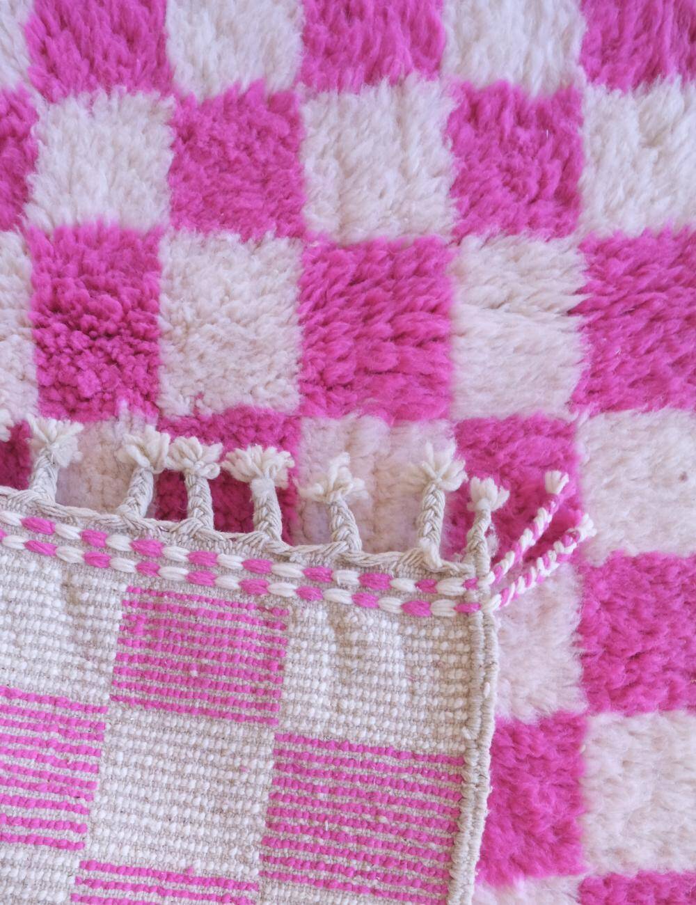 Tapis à damiers roses
