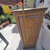Grain merchant-style furniture with 6 drawers and a cupboard.