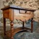 Table d'appoint française ancienne en noyer et cerisier – Louis Philippe, XIXe siècle