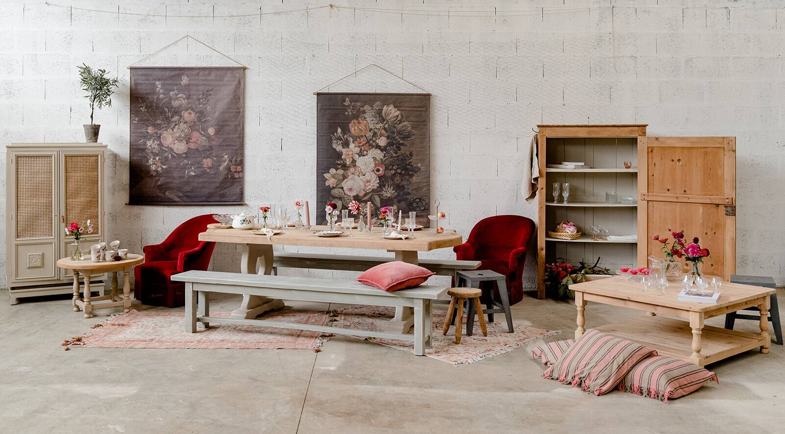 Burgundy toad armchair