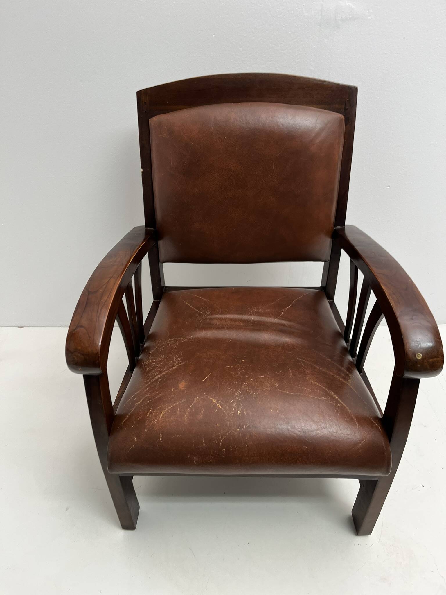 Colonial armchair in teak and leather