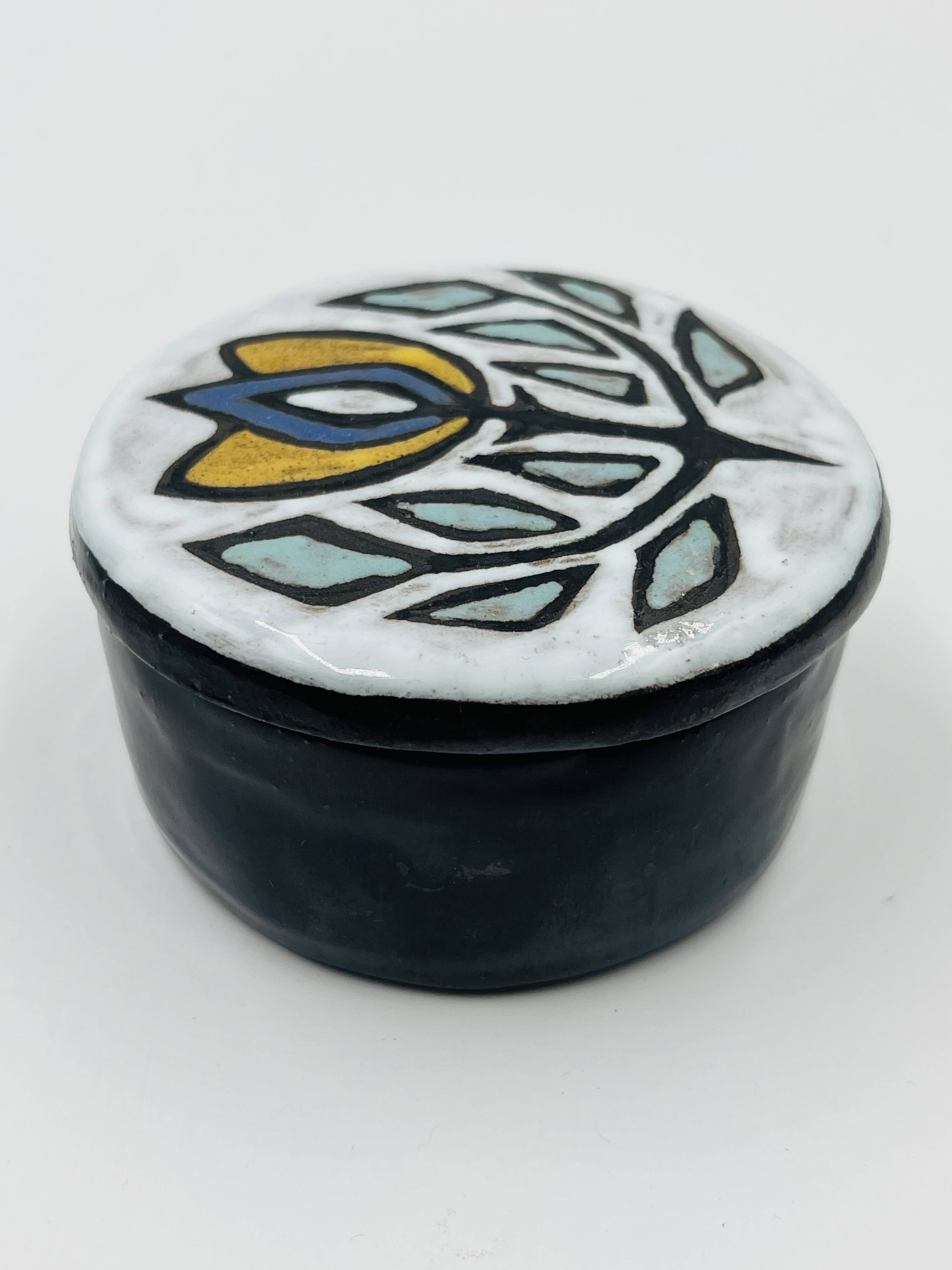 Ceramic box from Namur attributed to Yvette Manoy.